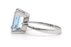Bague Solitaire en or blanc et aigue-marine