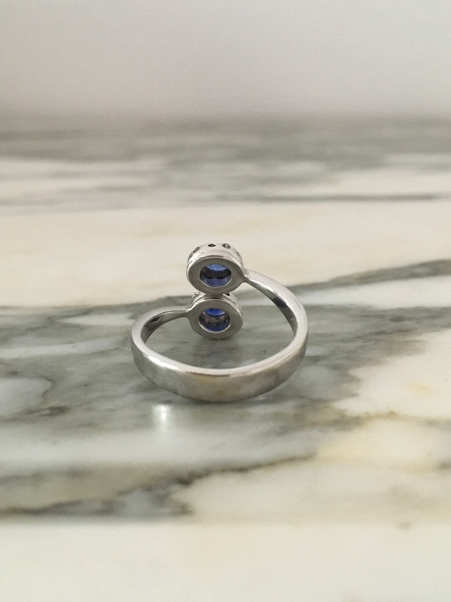 Bague Toi & Moi en or blanc, saphirs et diamants