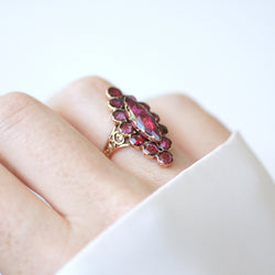 Bague Marquise en or rose et grenats