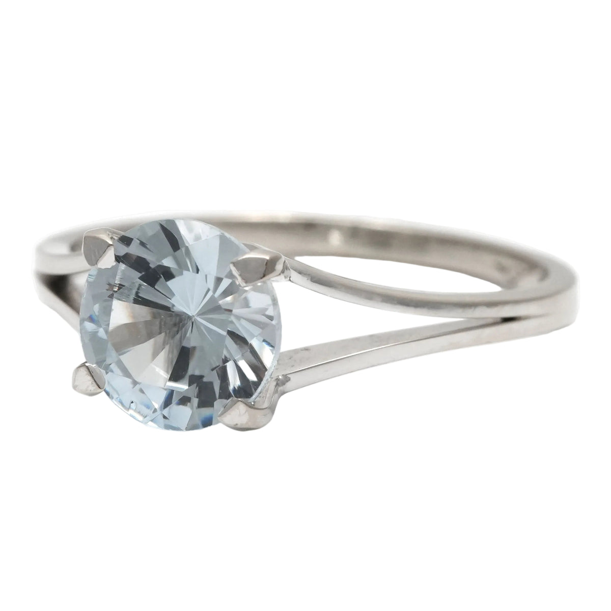 White Gold and Aquamarine Solitaire Ring