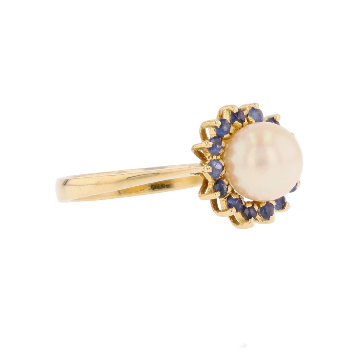 Entourage Ring in yellow gold, pearl, and sapphires