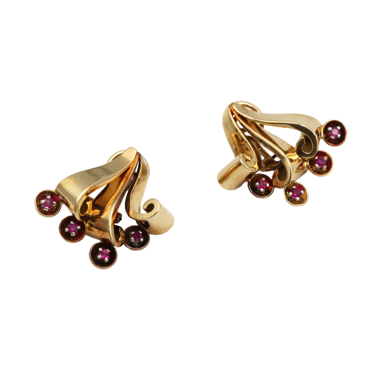 Clip-on earrings in yellow gold, Platinum, and rubies