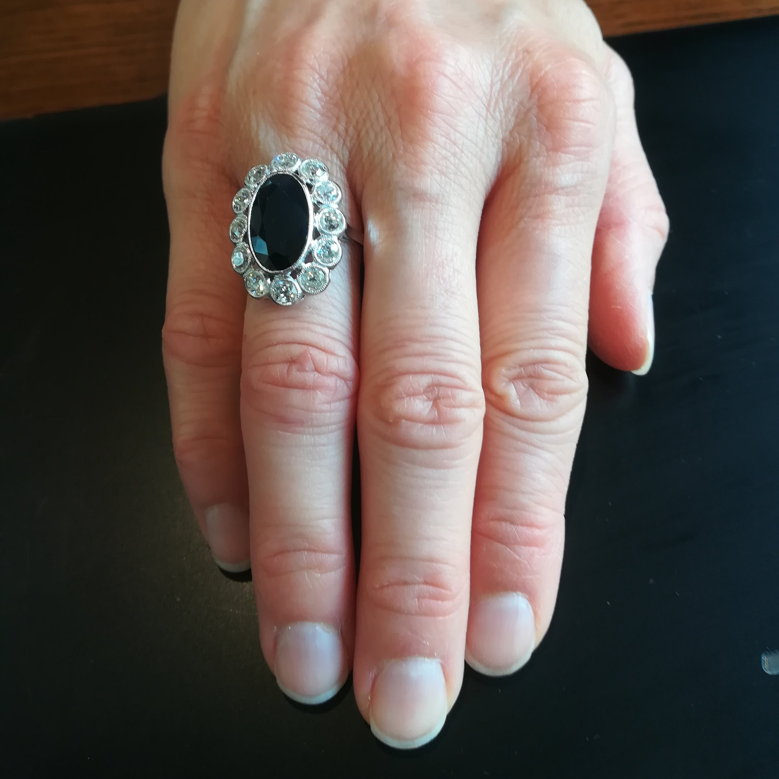 Bague Pompadour en platine, saphir et diamants