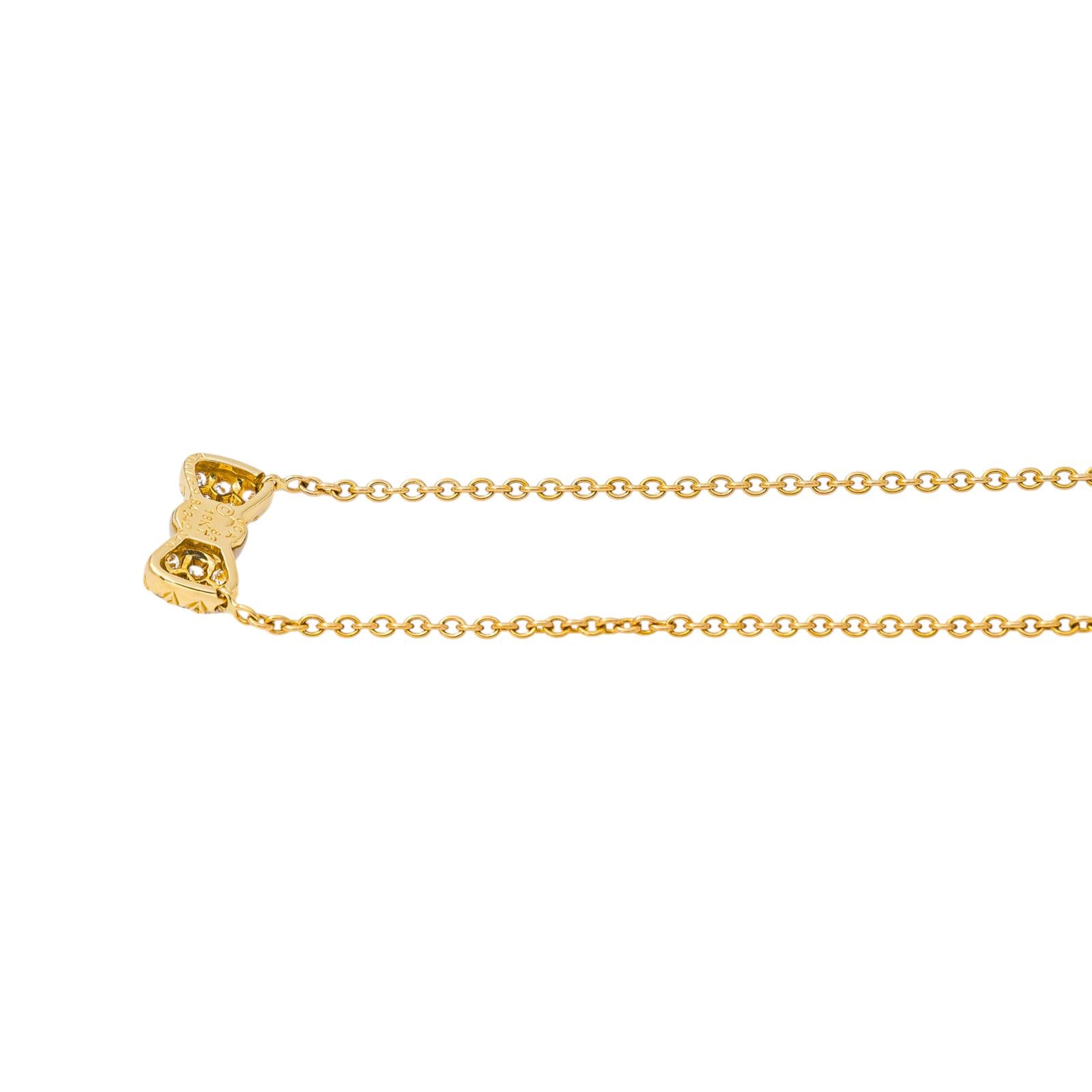 Van Cleef & Arpels "Nœud" Necklace in Yellow gold with White Coral