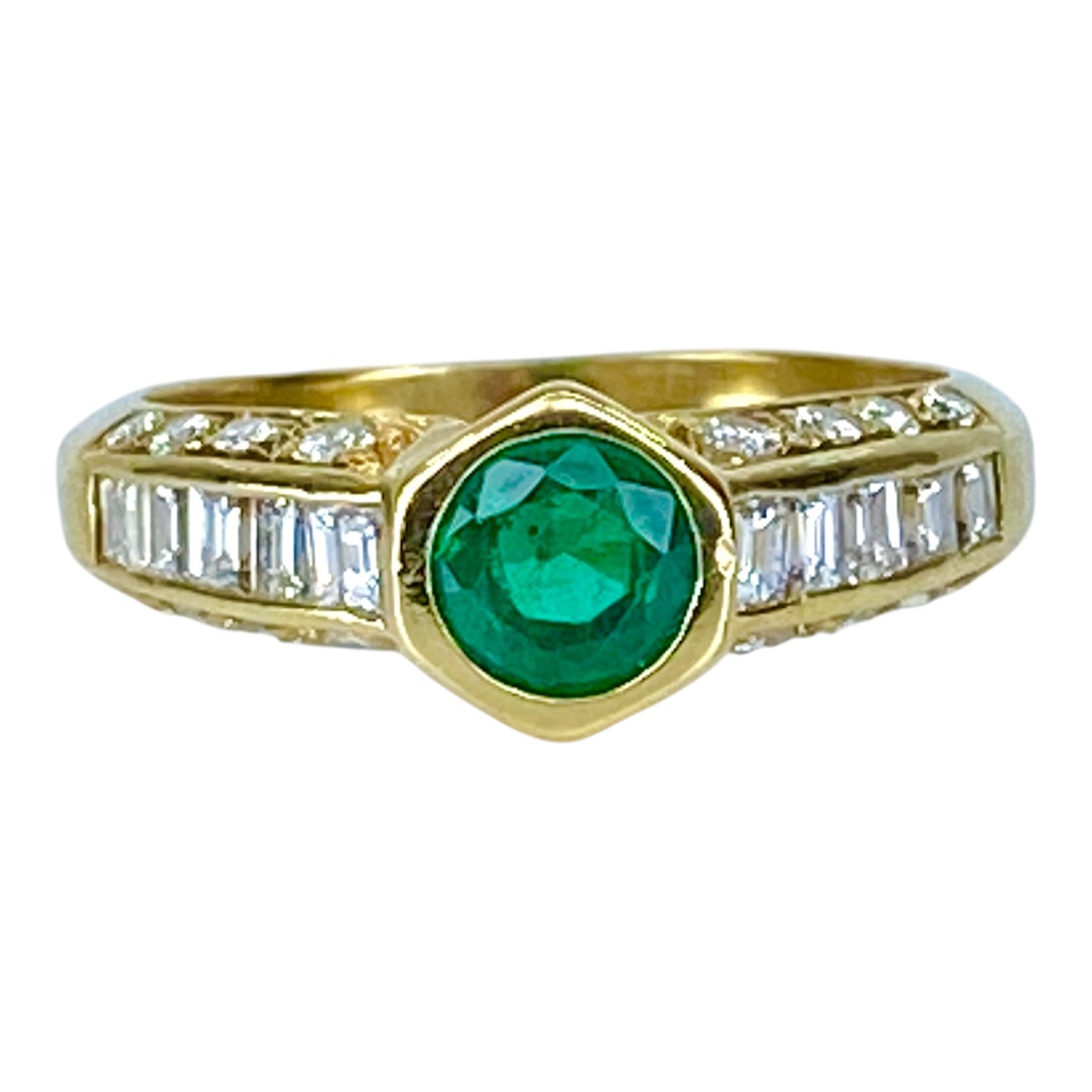 Bague Jonc en or jaune, émeraude et diamants