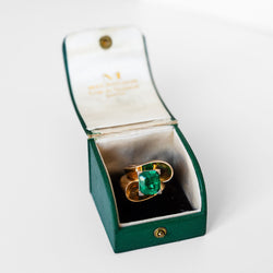 Ring in yellow gold and emerald