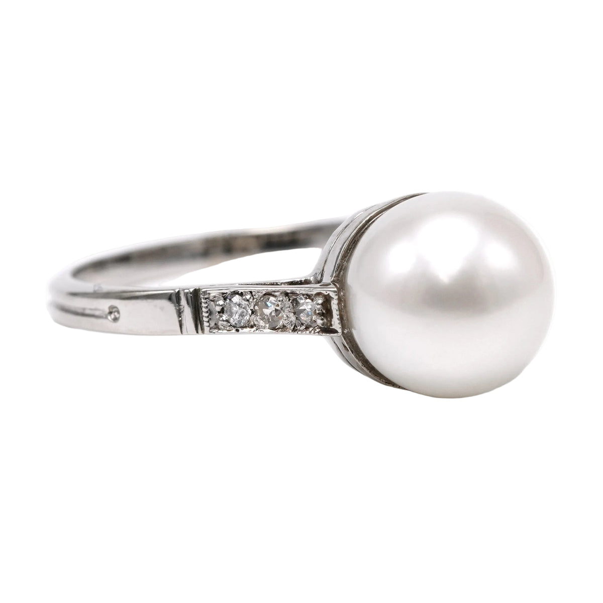 White Gold Solitaire Ring with a Pearl and Diamonds