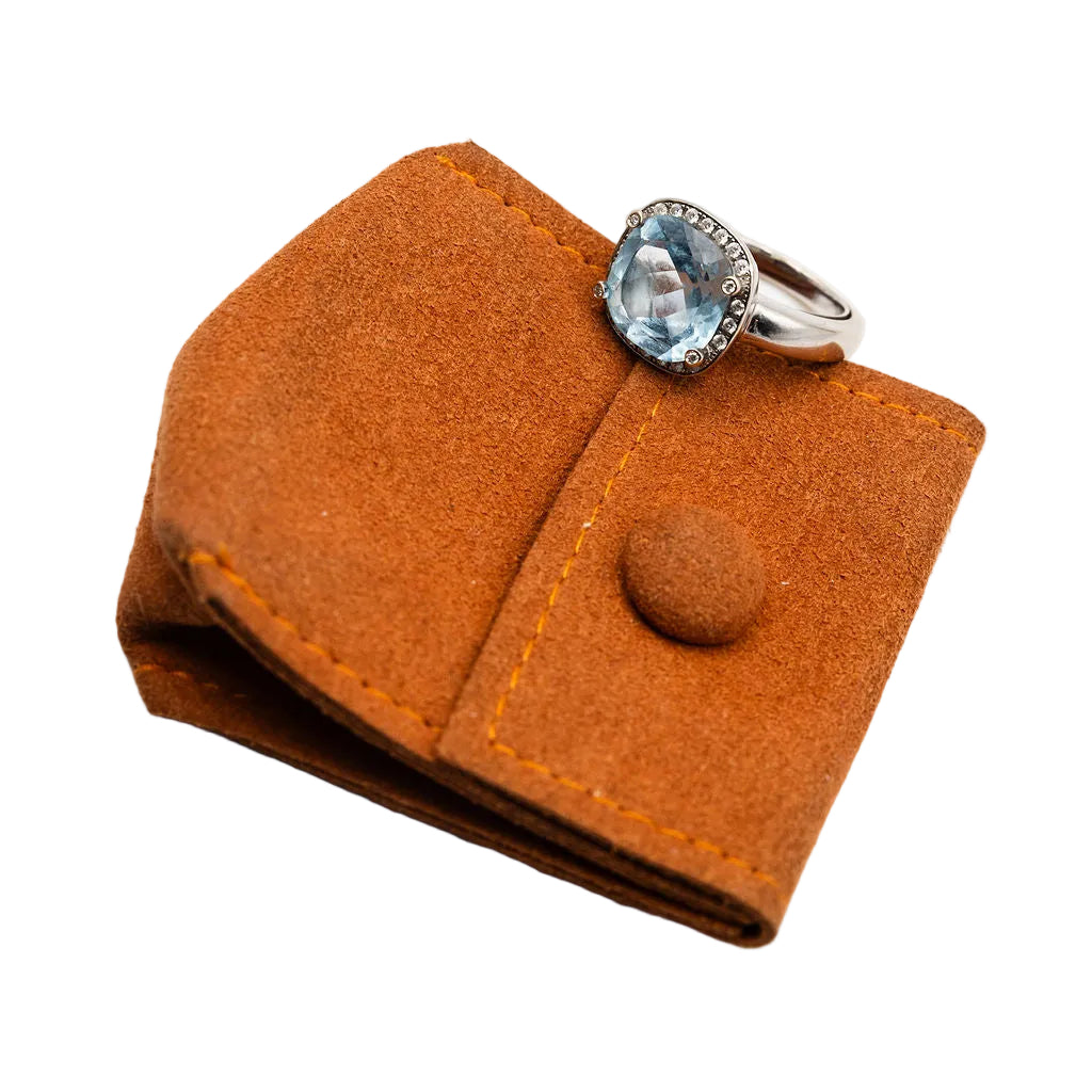 Bague POIRAY "Fille Antik" en or blanc, topaze et diamants