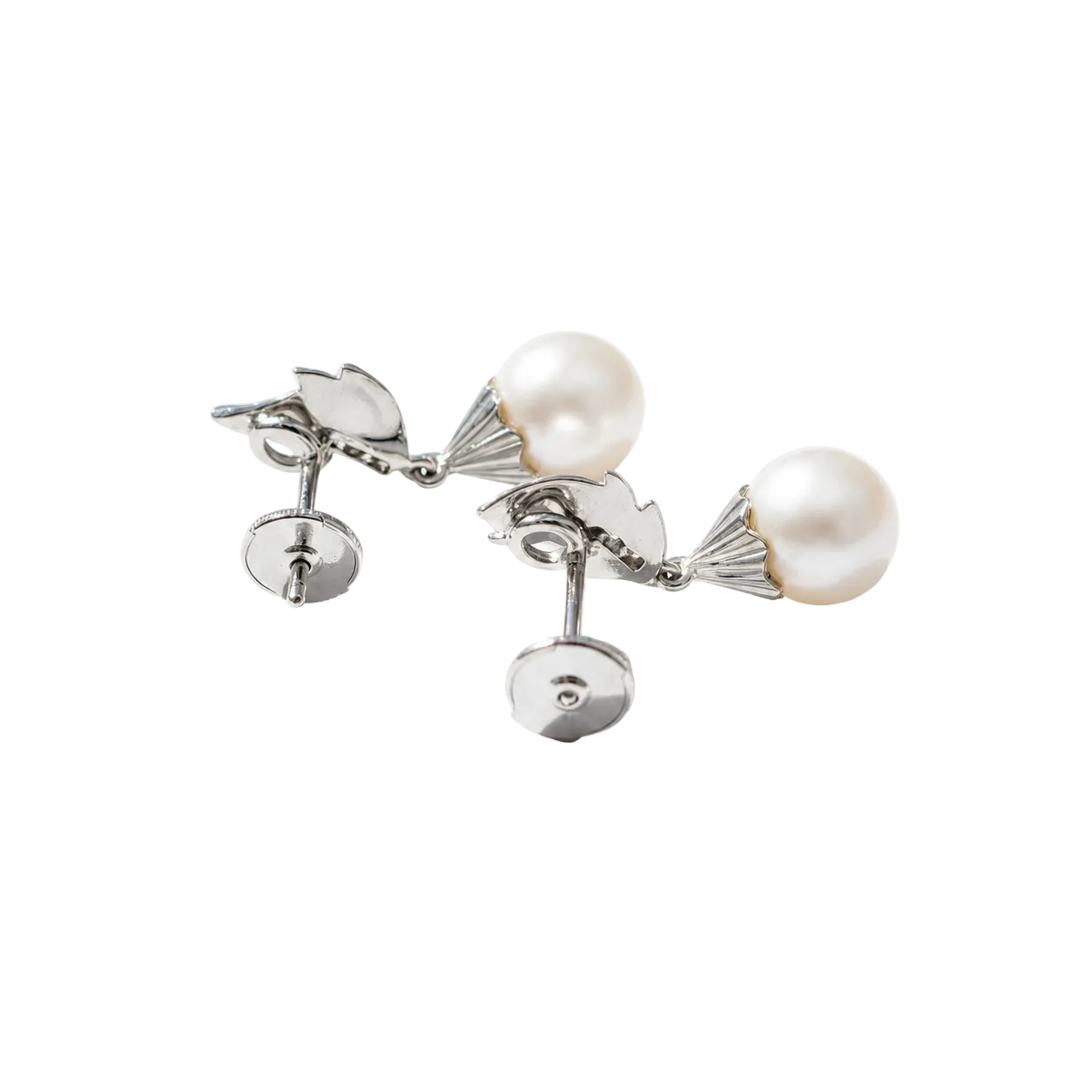 White gold earrings with pearls and diamonds