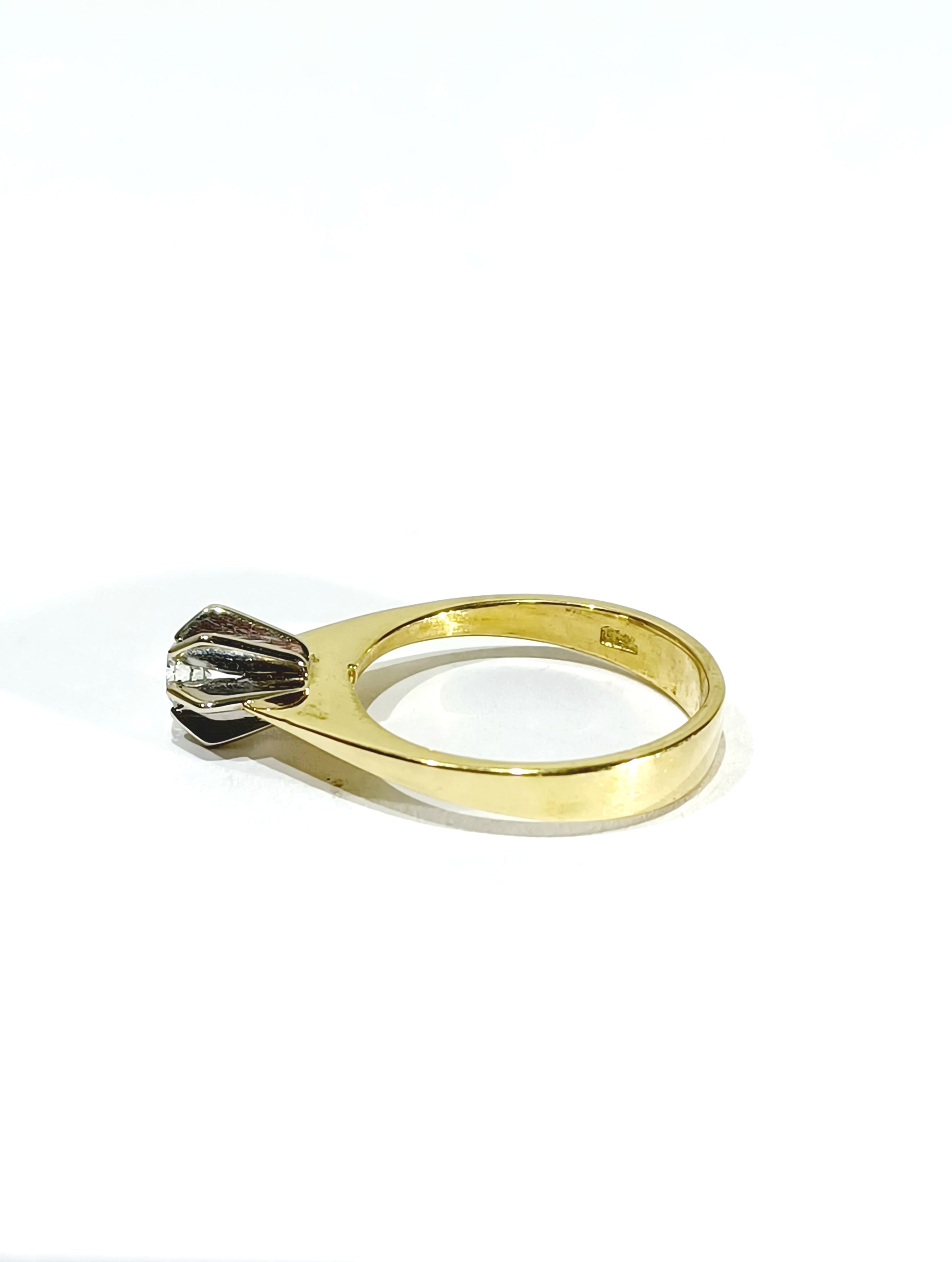 Yellow Gold Solitaire Ring with Diamonds