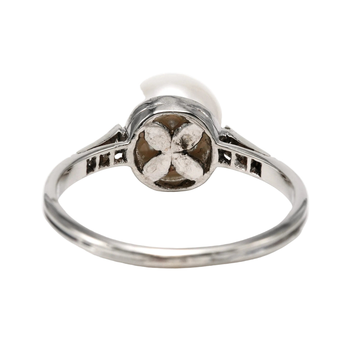 White Gold Solitaire Ring with a Pearl and Diamonds