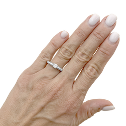 VAN CLEEF & ARPELS "Solitaire Perlée" Solitaire Ring in white gold and diamonds