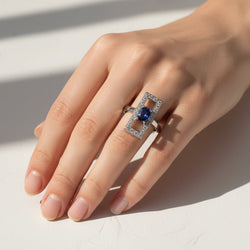 Bague rectangulaire en or blanc, saphir 1,07 carats et Diamants