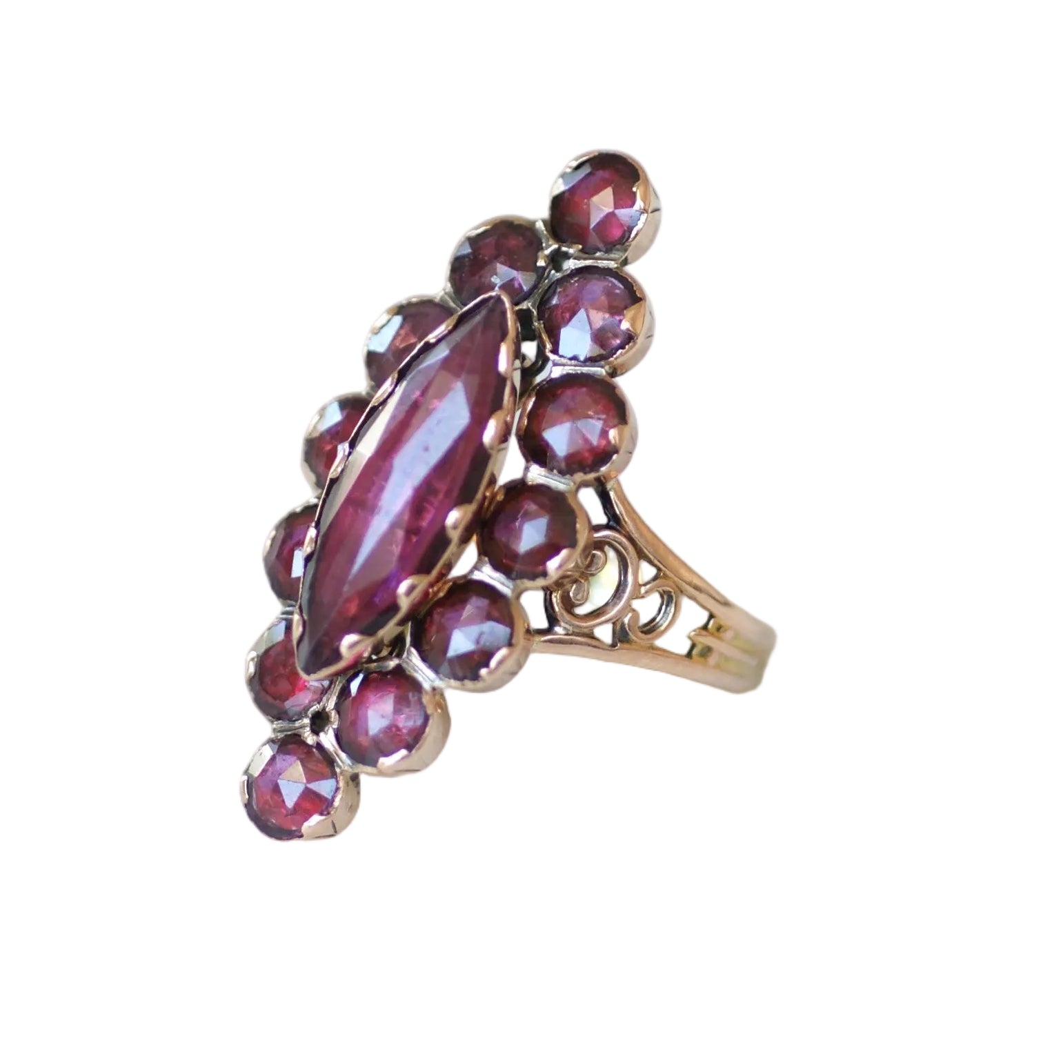 Bague Marquise en or rose et grenats
