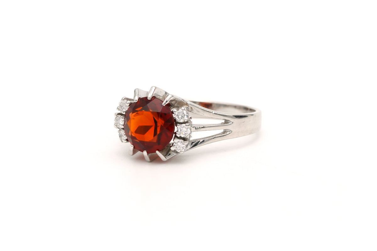 Bague Entourage en or blanc, citrine et diamants
