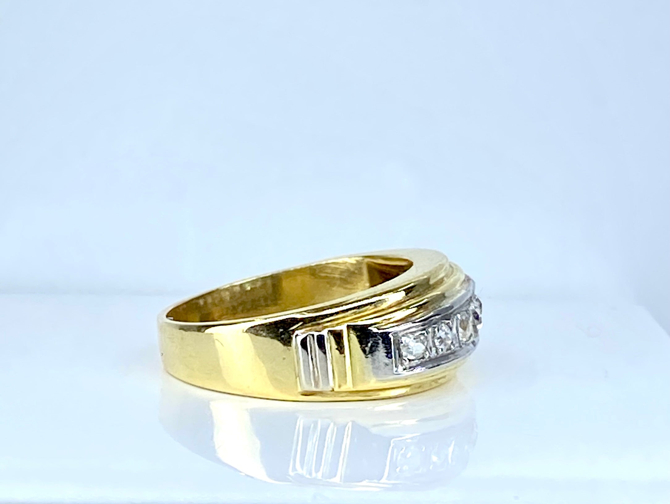 Ring in yellow gold and diamonds around 1920