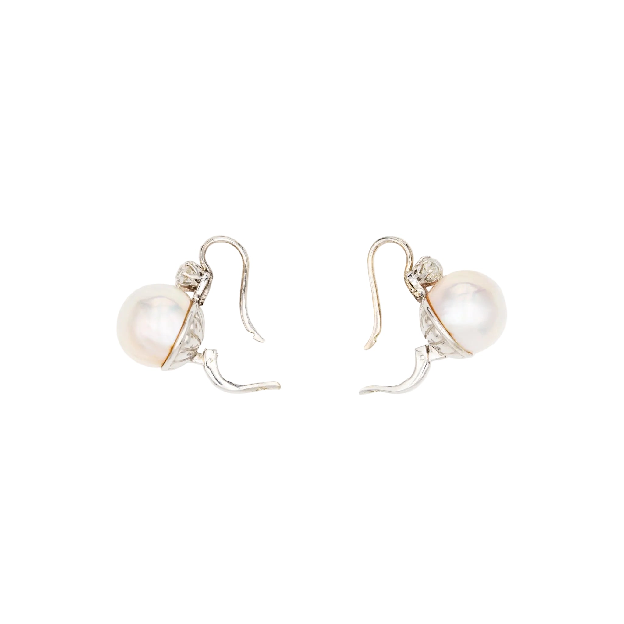 Boucles d'oreilles dormeuses en or blanc perles et diamants