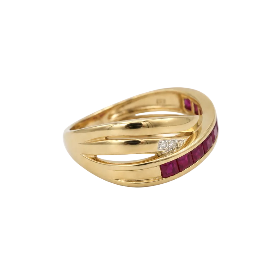 Yellow gold ring with rubies and diamonds