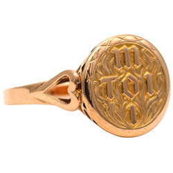 Signet ring in yellow gold