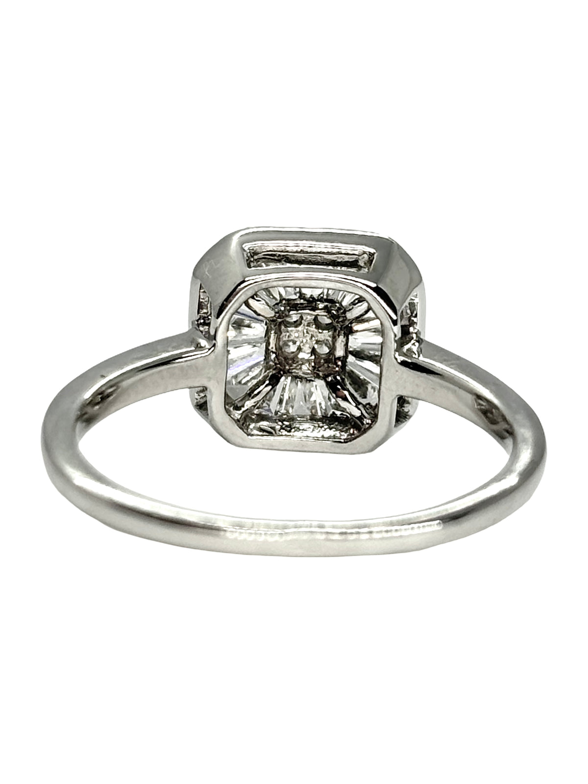 White Gold Solitaire Ring with Diamonds