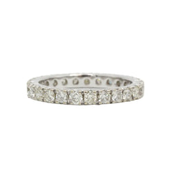 Wedding band ring in white gold and diamonds