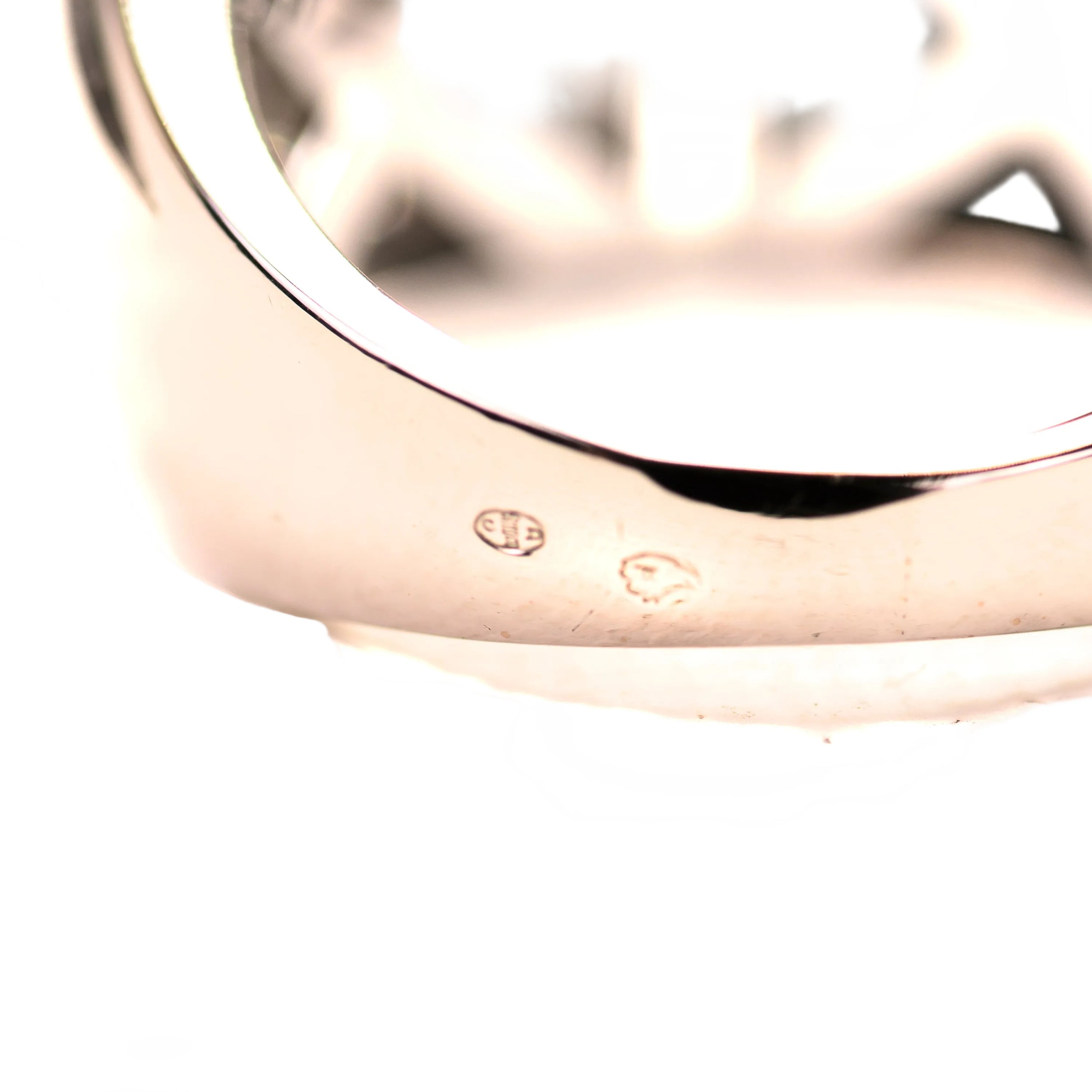 Tank Ring in White gold, Sapphires and Diamonds