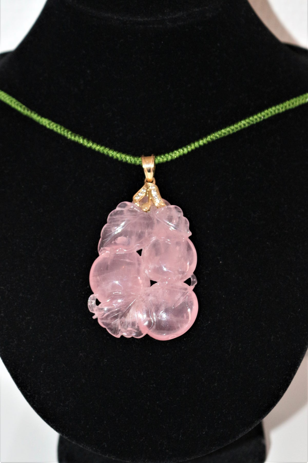 Pendentif  en or jaune, quartz et strass