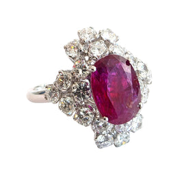 18K white gold ring with a central ruby and diamonds