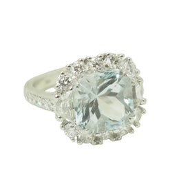 Entourage Ring in white gold, aquamarine, and diamonds