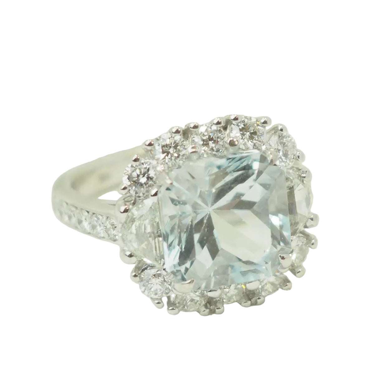 Entourage Ring in white gold, aquamarine, and diamonds