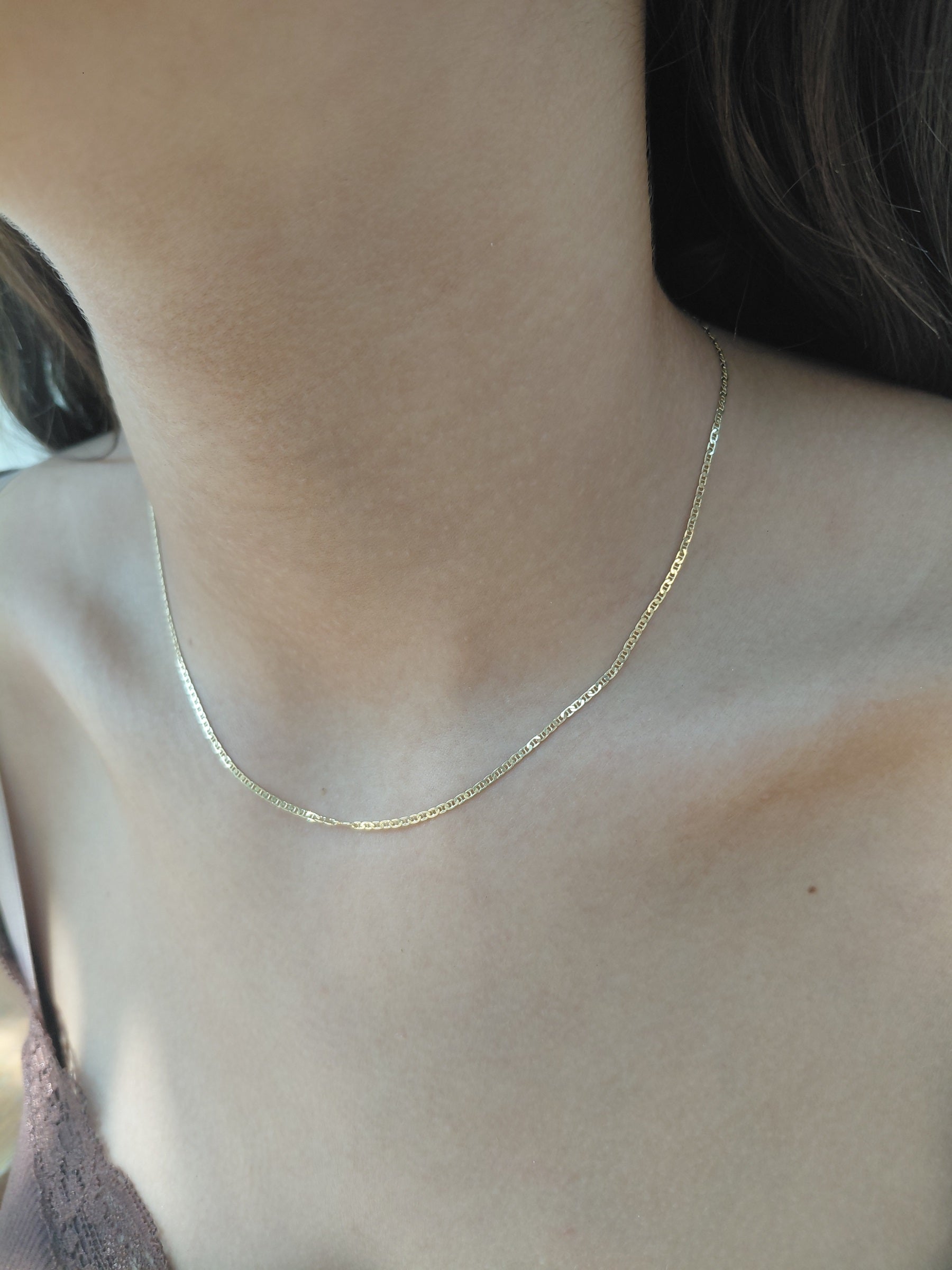 Yellow gold chain with marine-style links