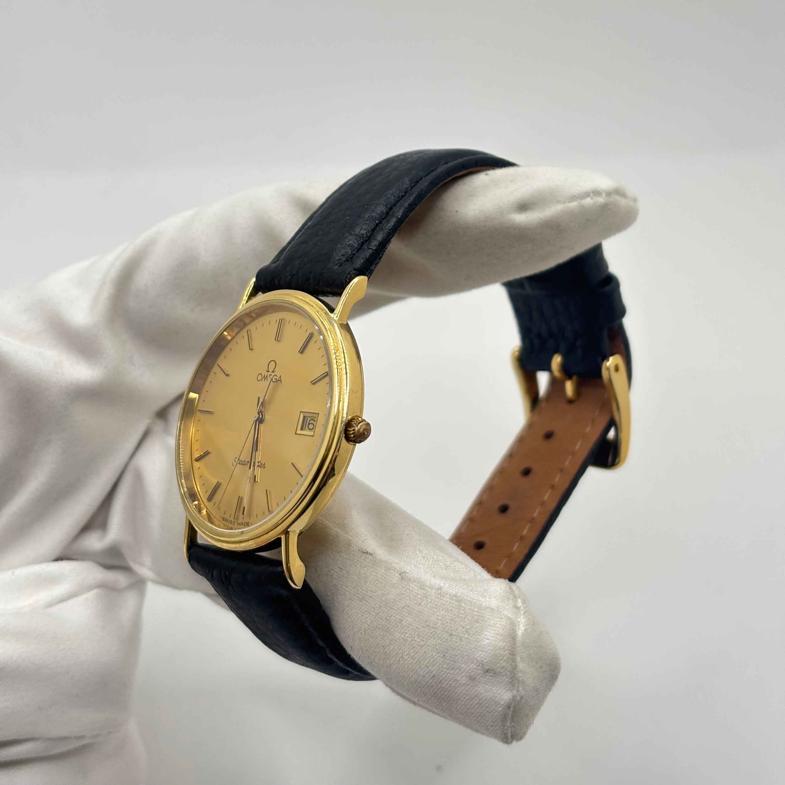 OMEGA "Seamaster" Watch in Yellow gold and Leather