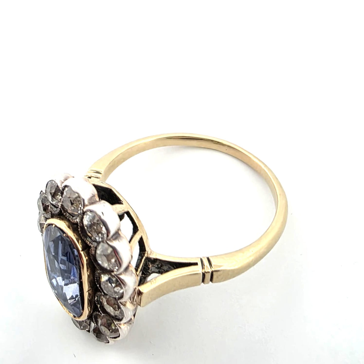 Entourage Ring in yellow gold, silver, sapphire, and diamonds
