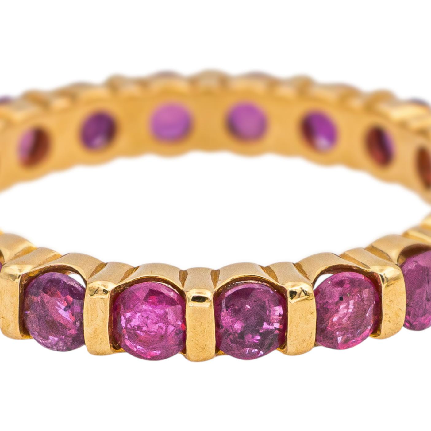 Bague Alliance en or jaune et rubis