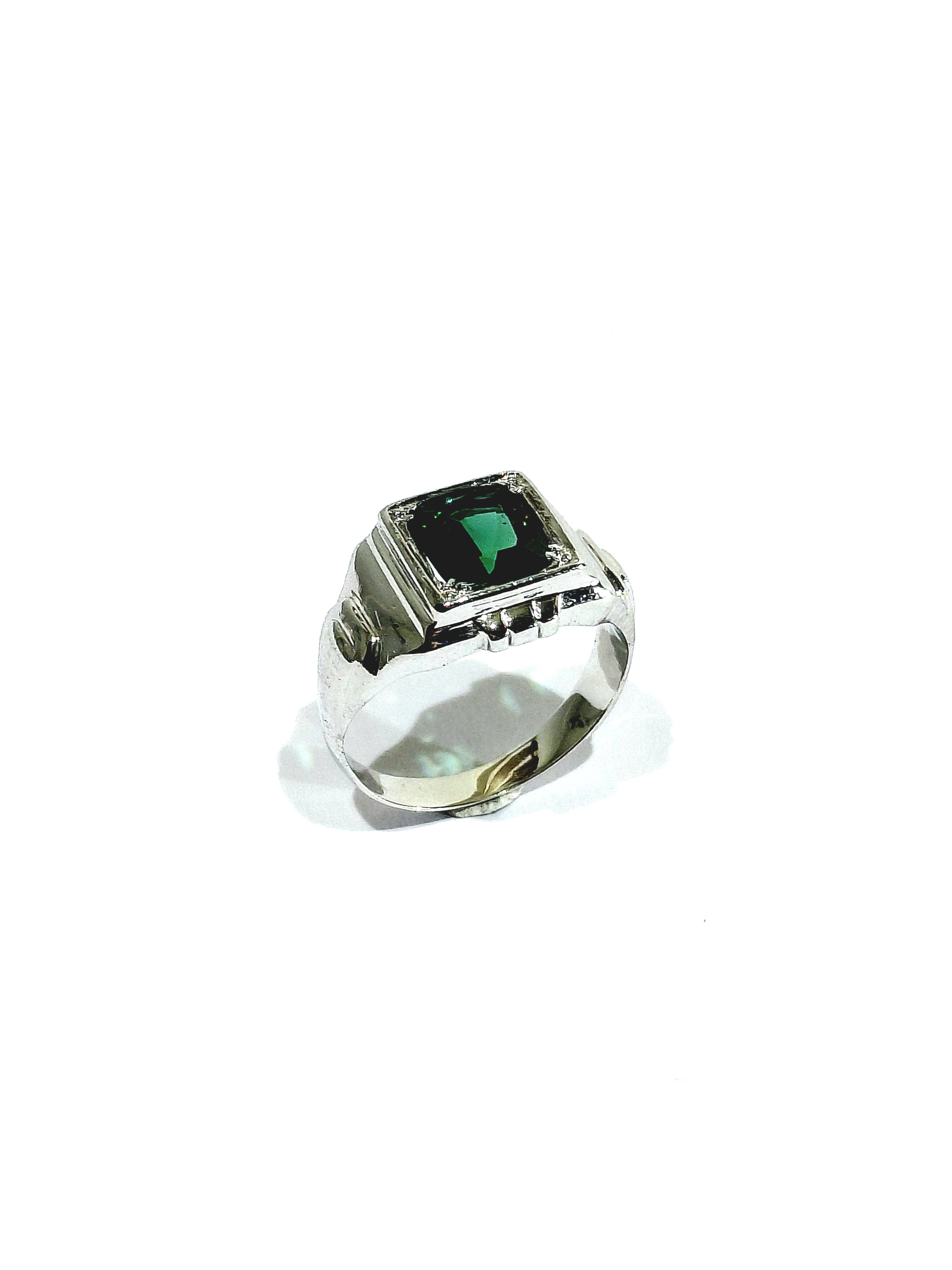 Art Deco Ring in White Gold and Green Tourmaline