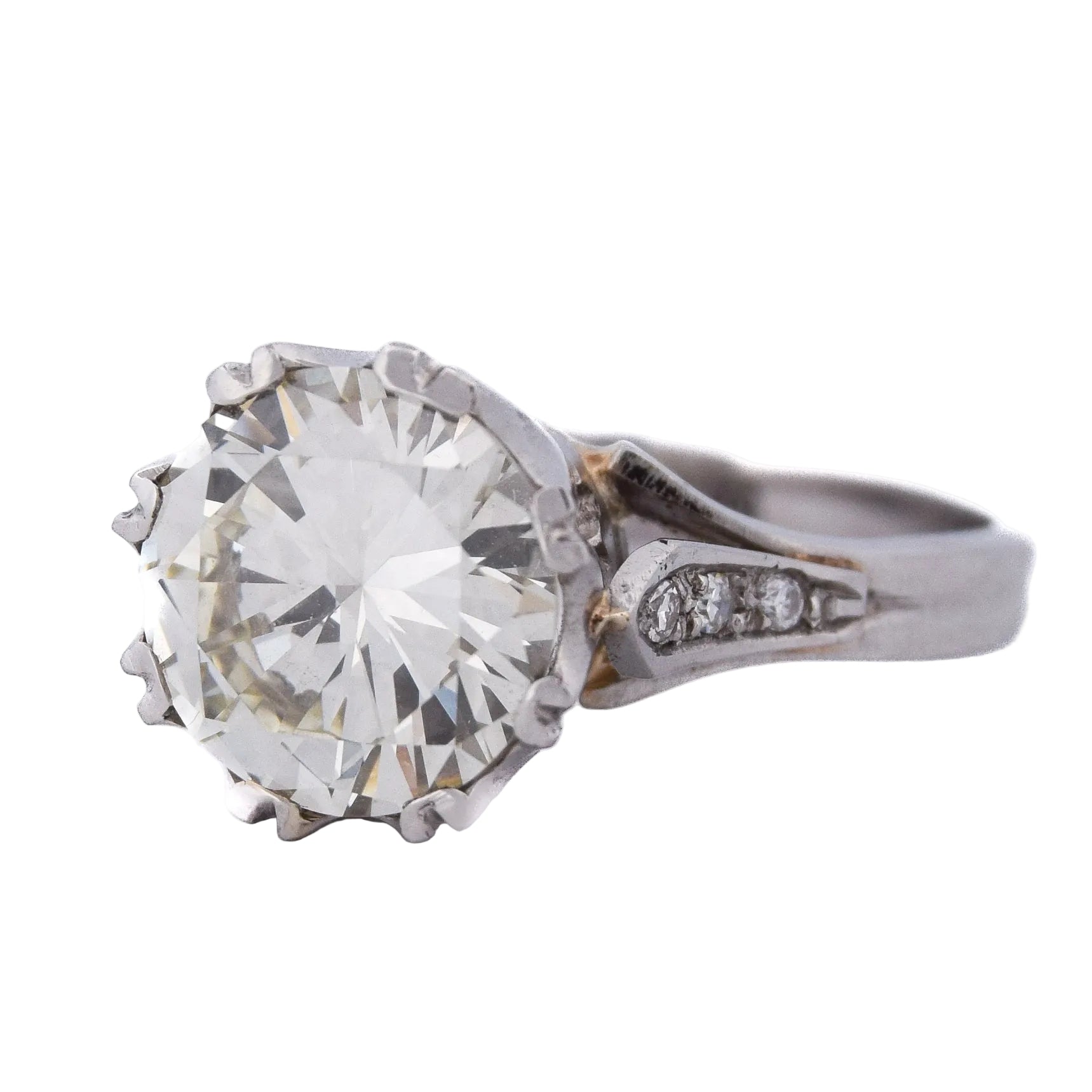 Ring Solitaire in paltinium and diamonds