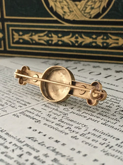 Broche Épingle en or jaune, améthyste et perles