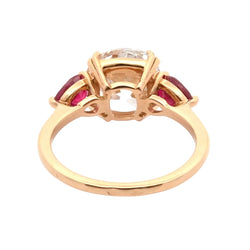 3.72-carat G/VS2 diamond and Ruby ring