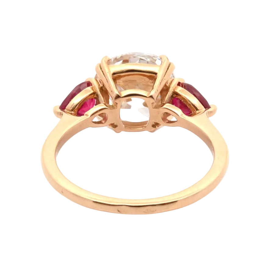 3.72-carat G/VS2 diamond and Ruby ring