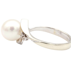 White Gold Solitaire Ring with a Pearl and Diamonds
