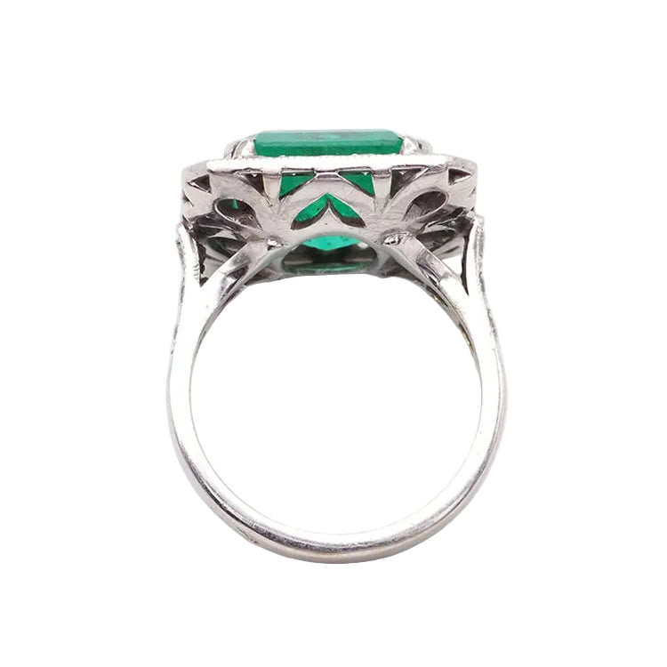 Bague Entourage en or blanc, émeraude et diamants