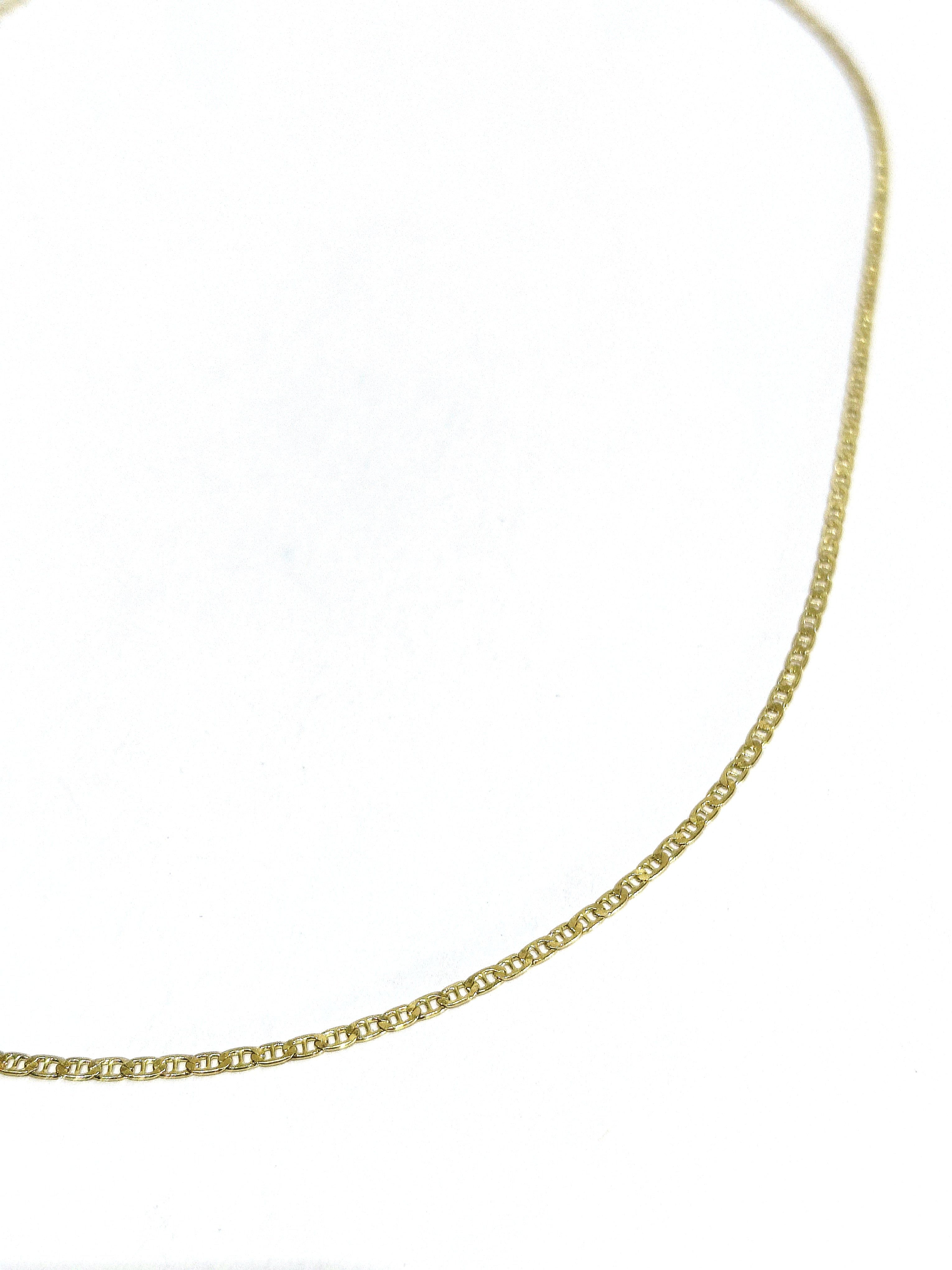 Yellow gold chain with marine-style links