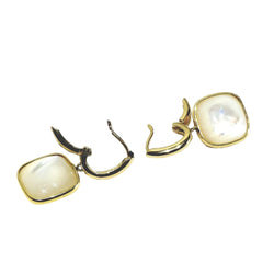 Boucles d’oreilles Dormeuses en or jaune et nacre