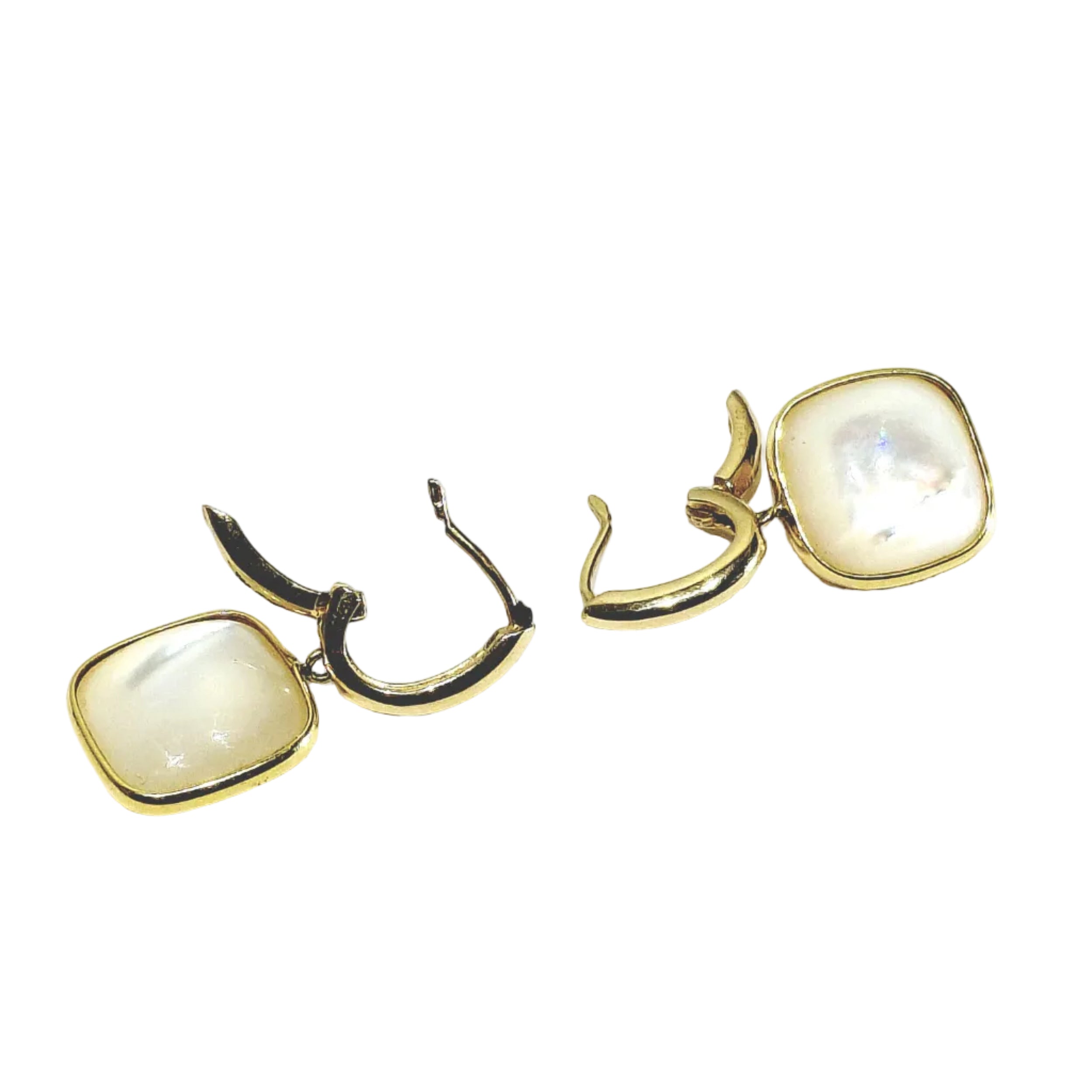 Boucles d’oreilles Dormeuses en or jaune et nacre