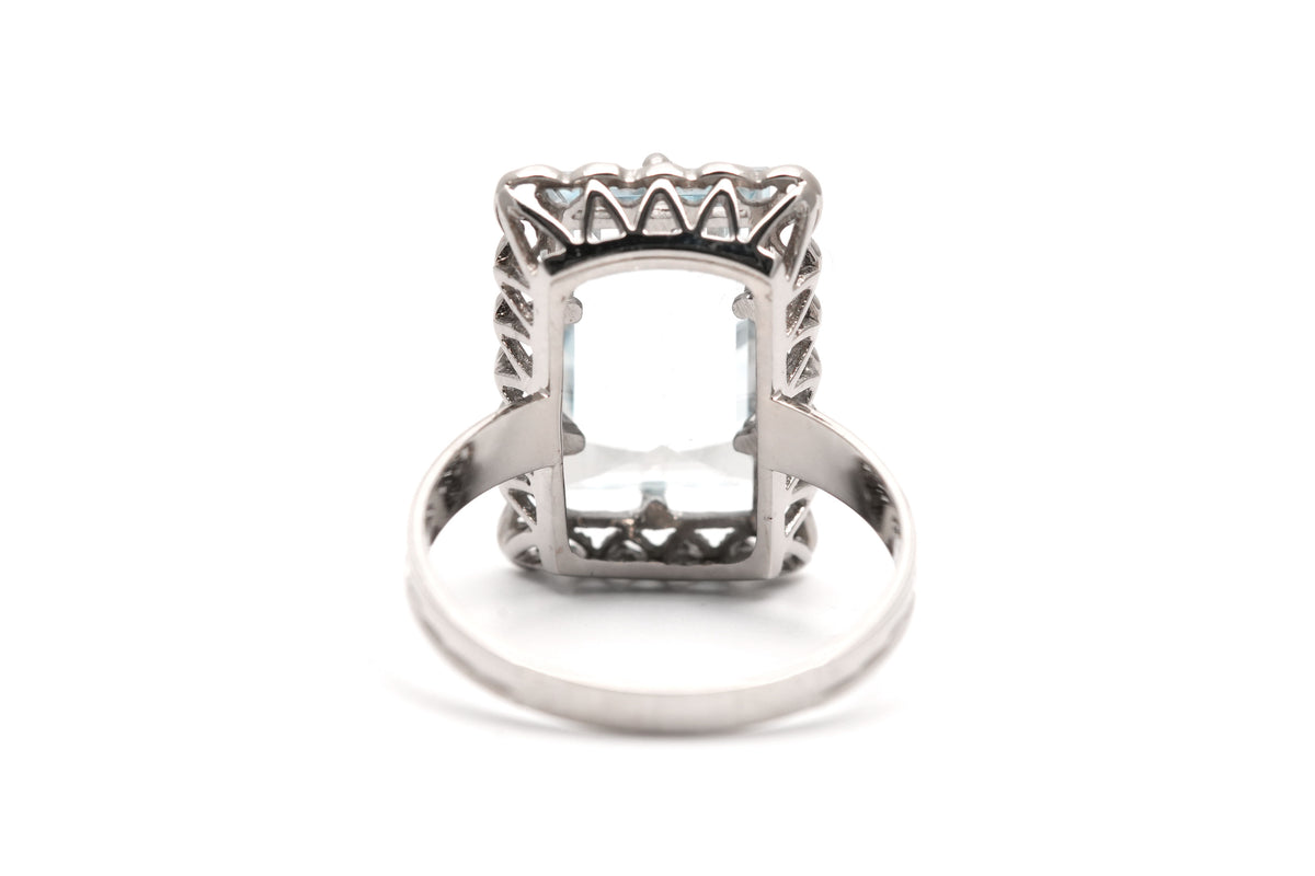 Bague Solitaire en or blanc et aigue-marine