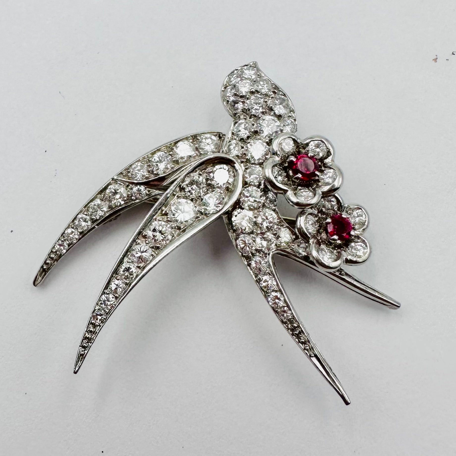 Brooch "Bird on two flowers" in white gold and Platinum
