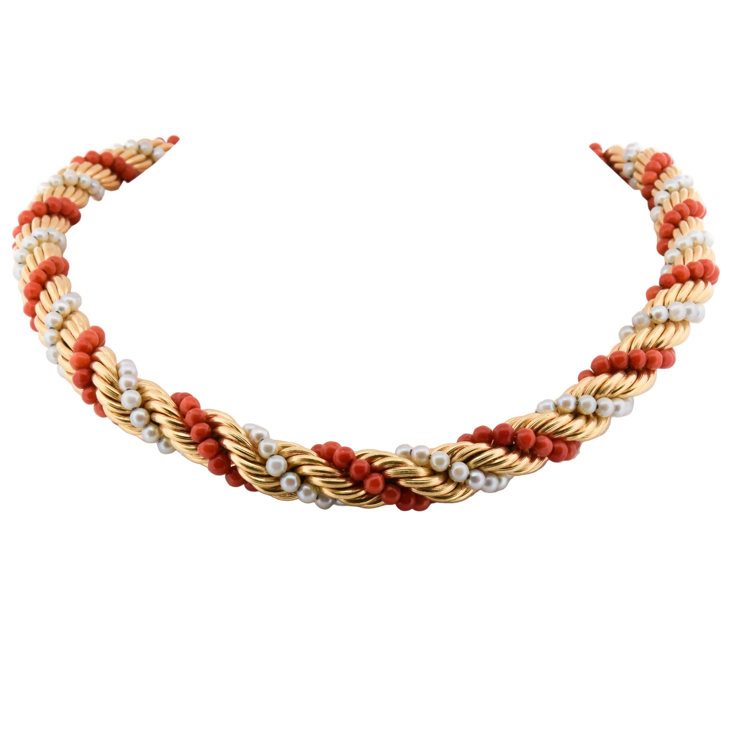 Set of jewelry in yellow gold, coral, and pearls