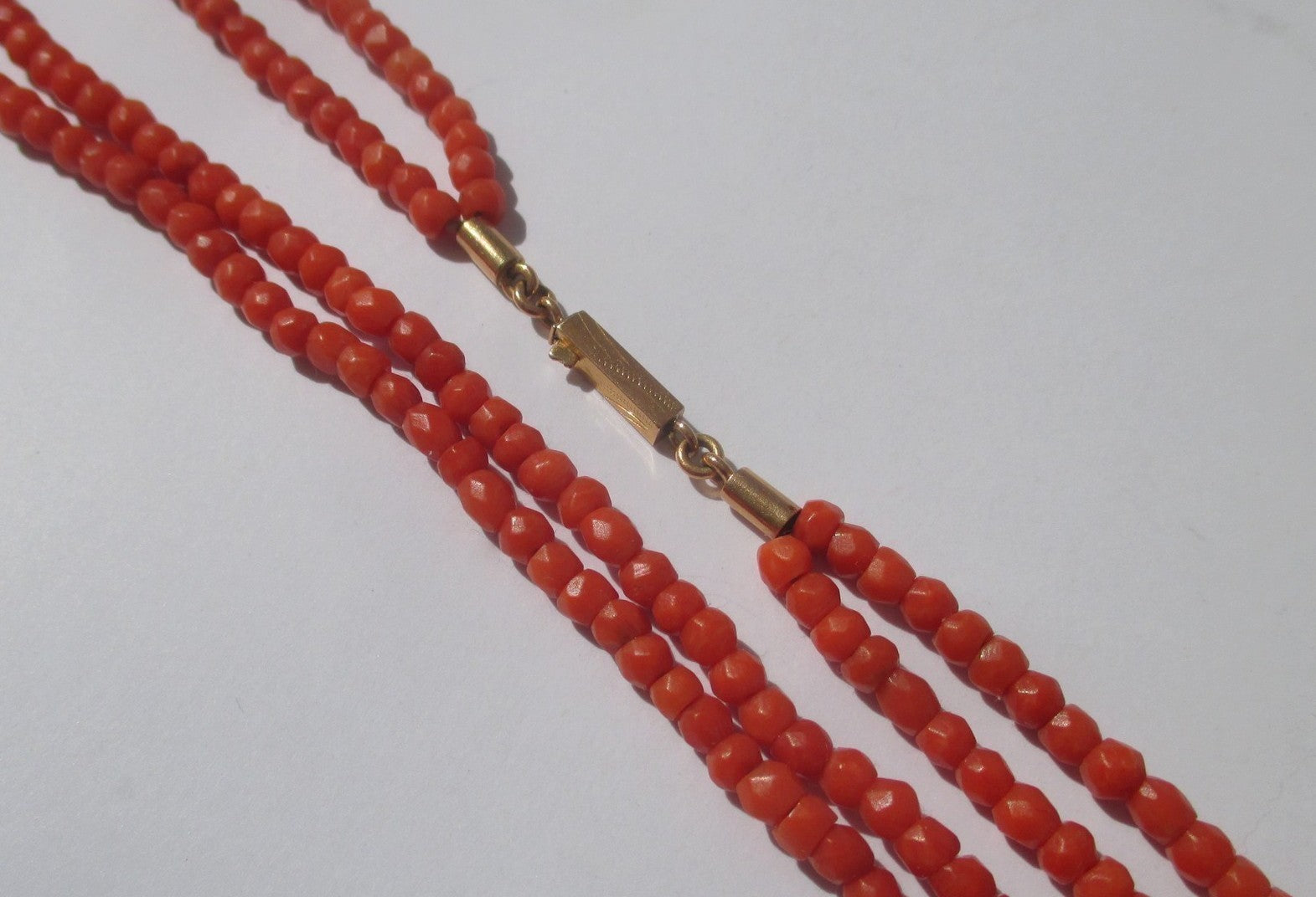 Double-strand choker necklace made of Mediterranean coral and rose gold