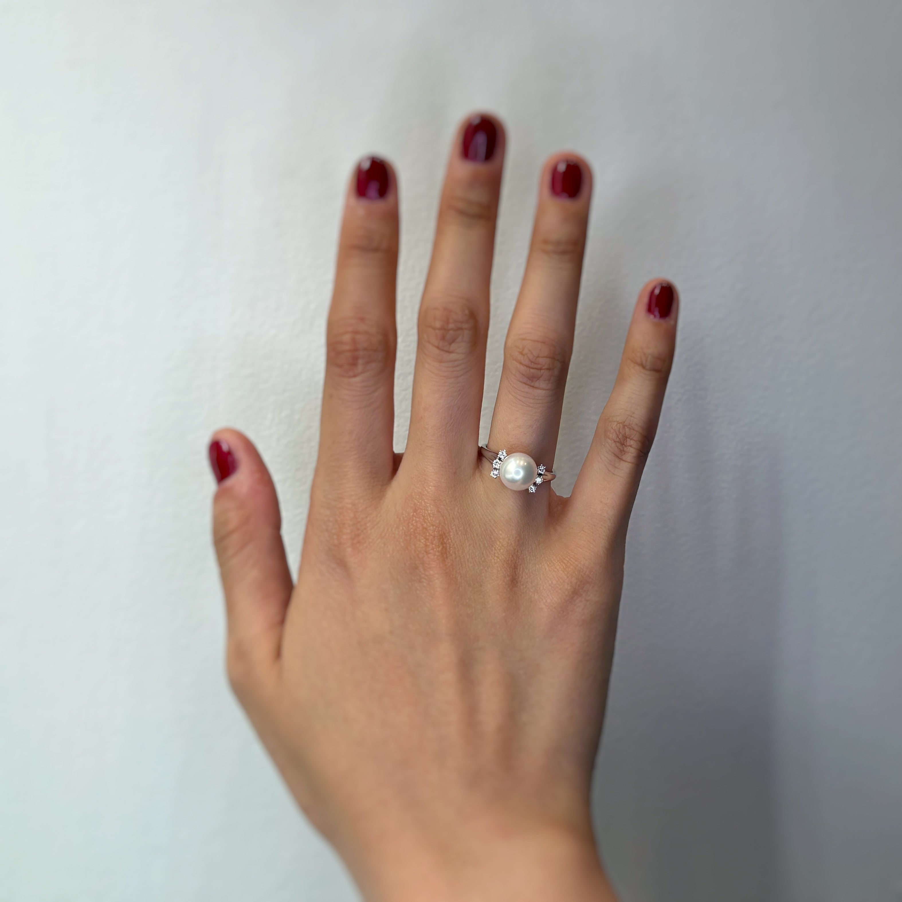 White gold ring with diamonds and a pearl