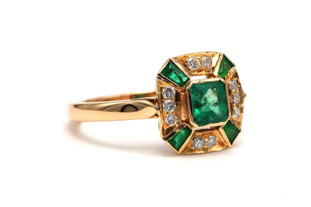 "Entourage" Ring in Yellow Gold, Emeralds, and Diamonds